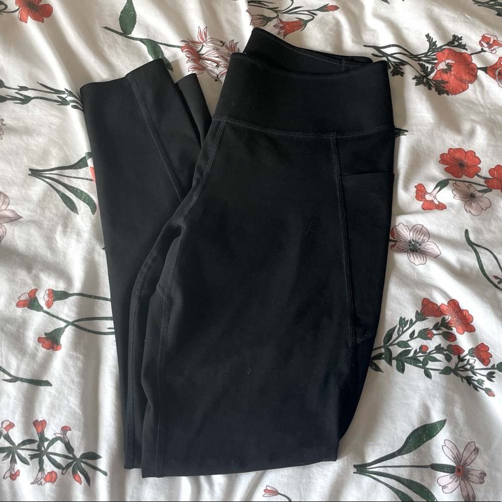 Uniqlo Black Pocketed Leggings